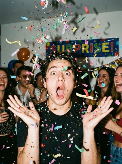 Surprised Confetti Freeze